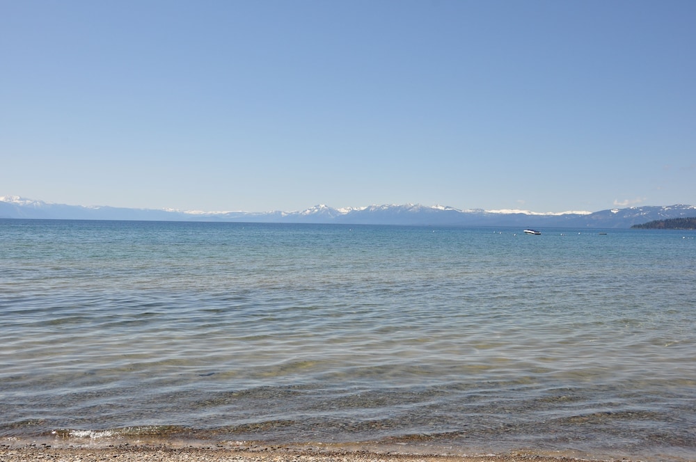 Mourelatos Lakeshore Resort 48/63
