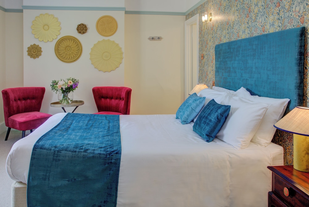 Standard, Queen Bed