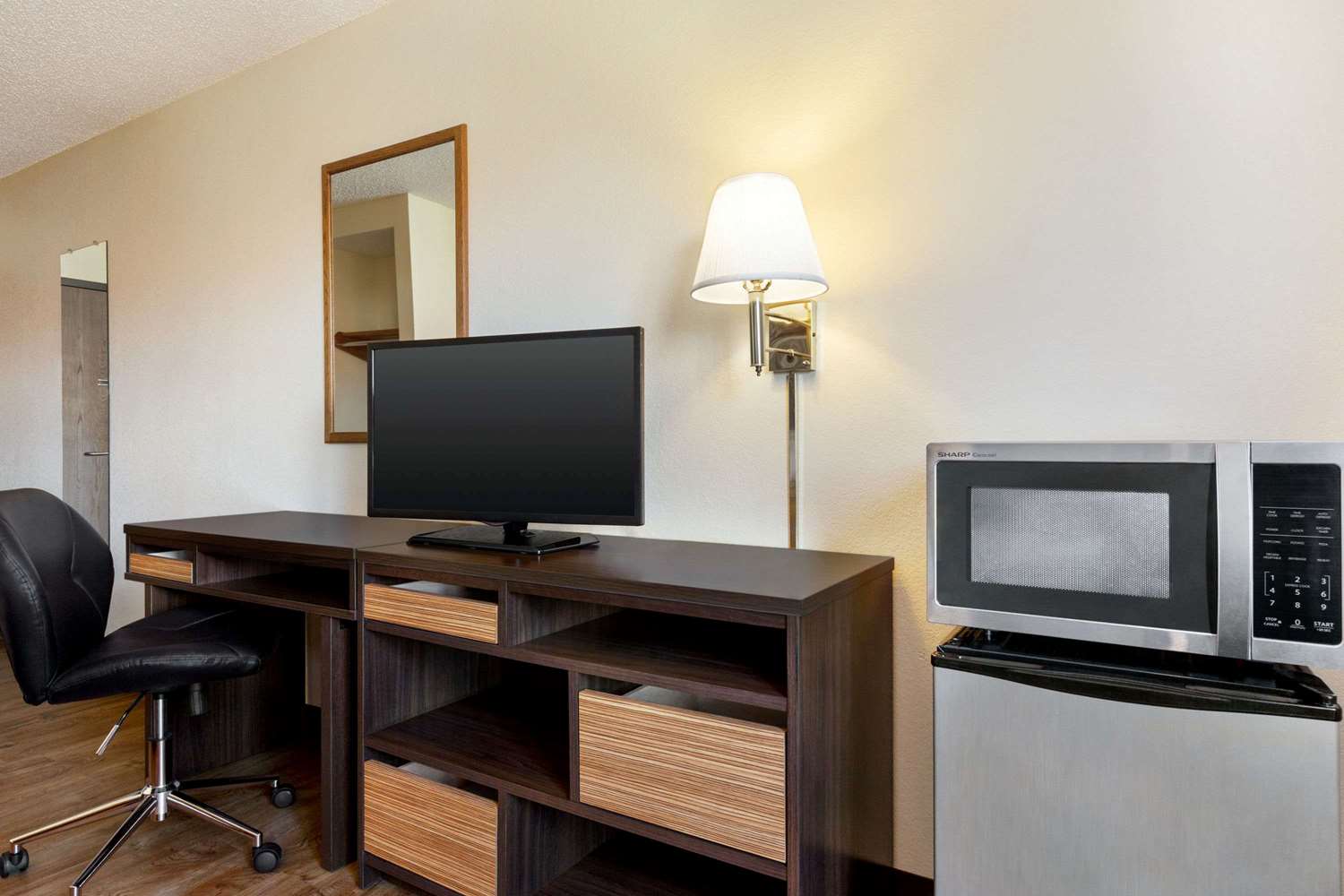 Super 8 by Wyndham Waco University Area 17/24