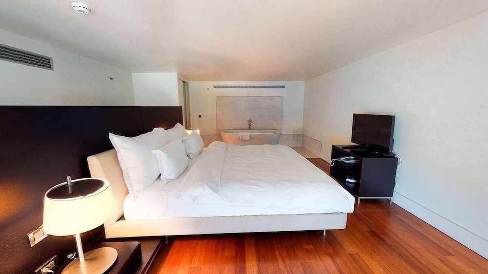 EXCLUSIVE, DUPLEX