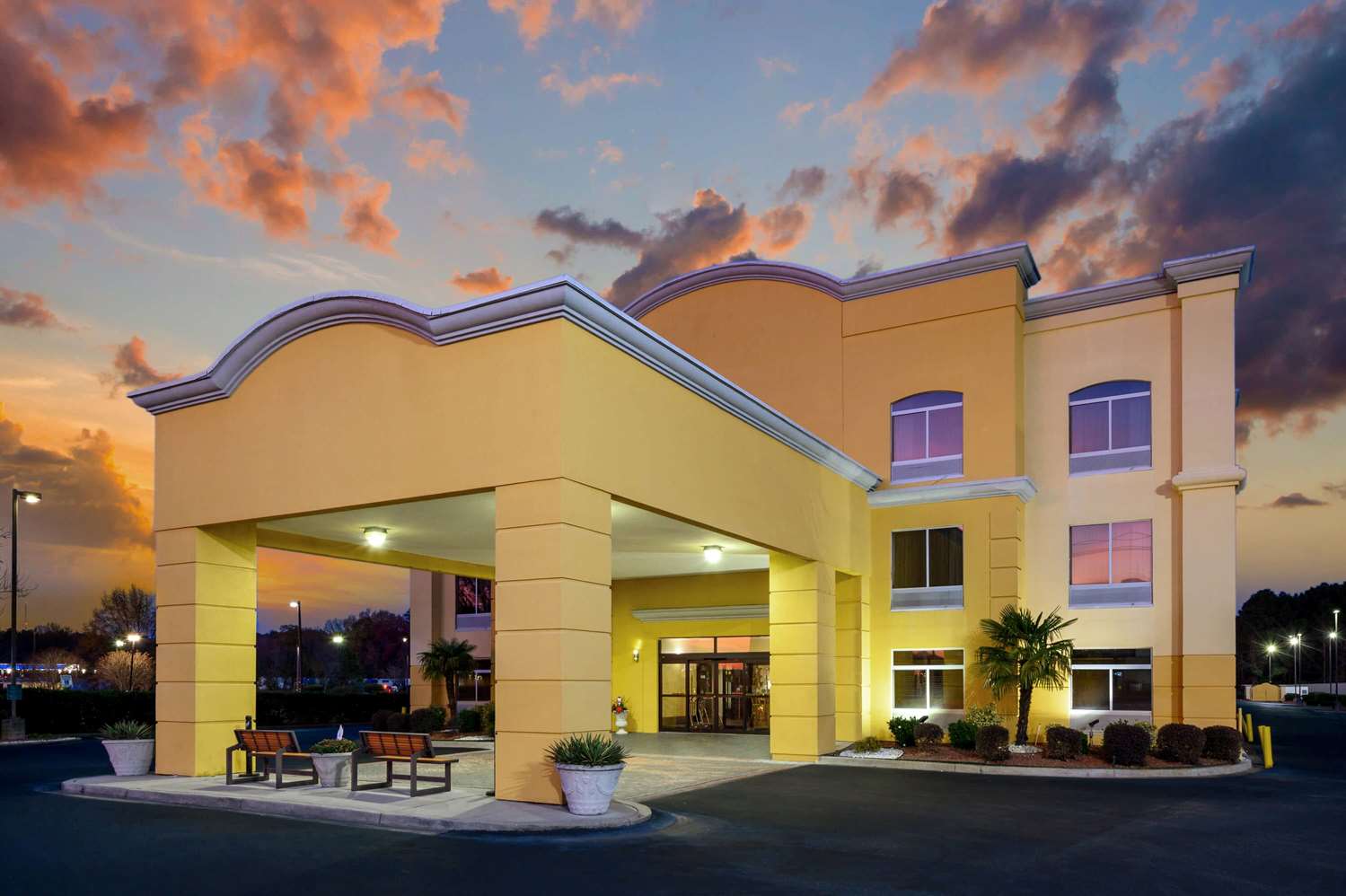 La Quinta Inn and Suites by Wyndham Florence 7/47