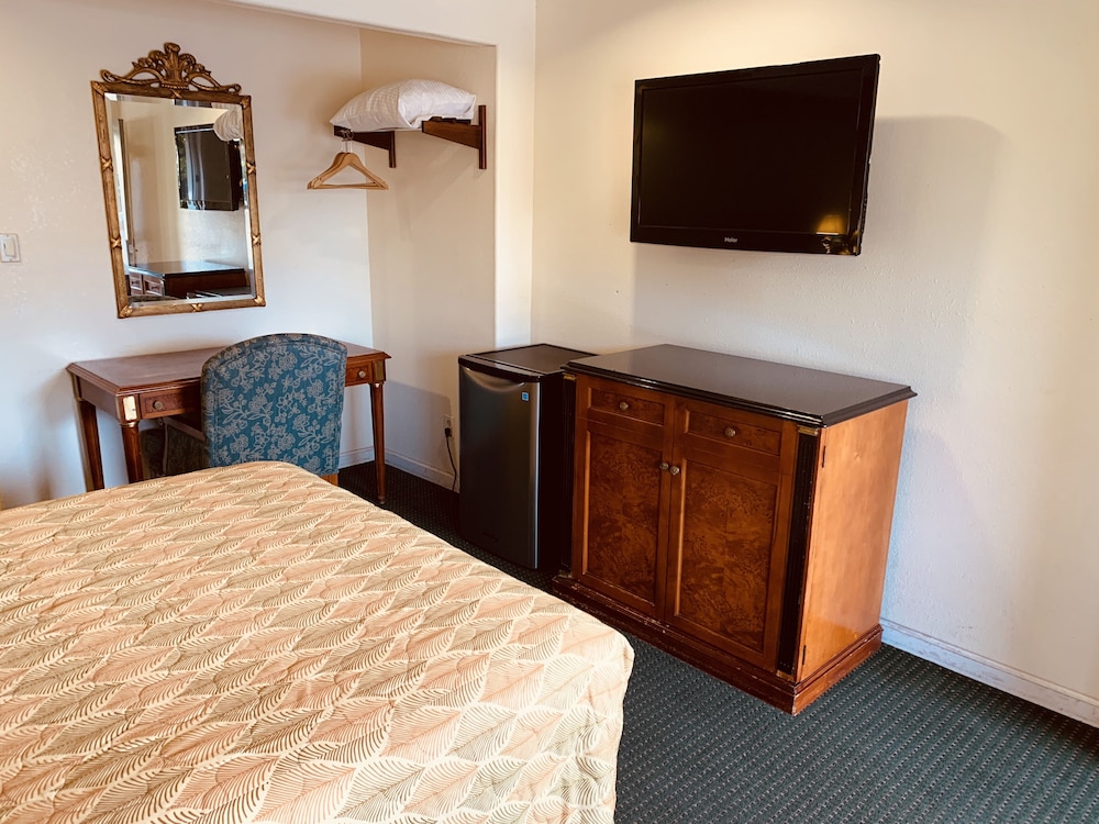 Monterey Oceanside Inn 9/43