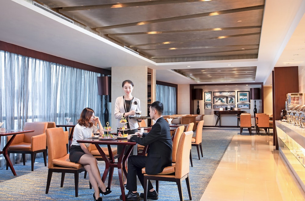 L Gem Hotel 36/50