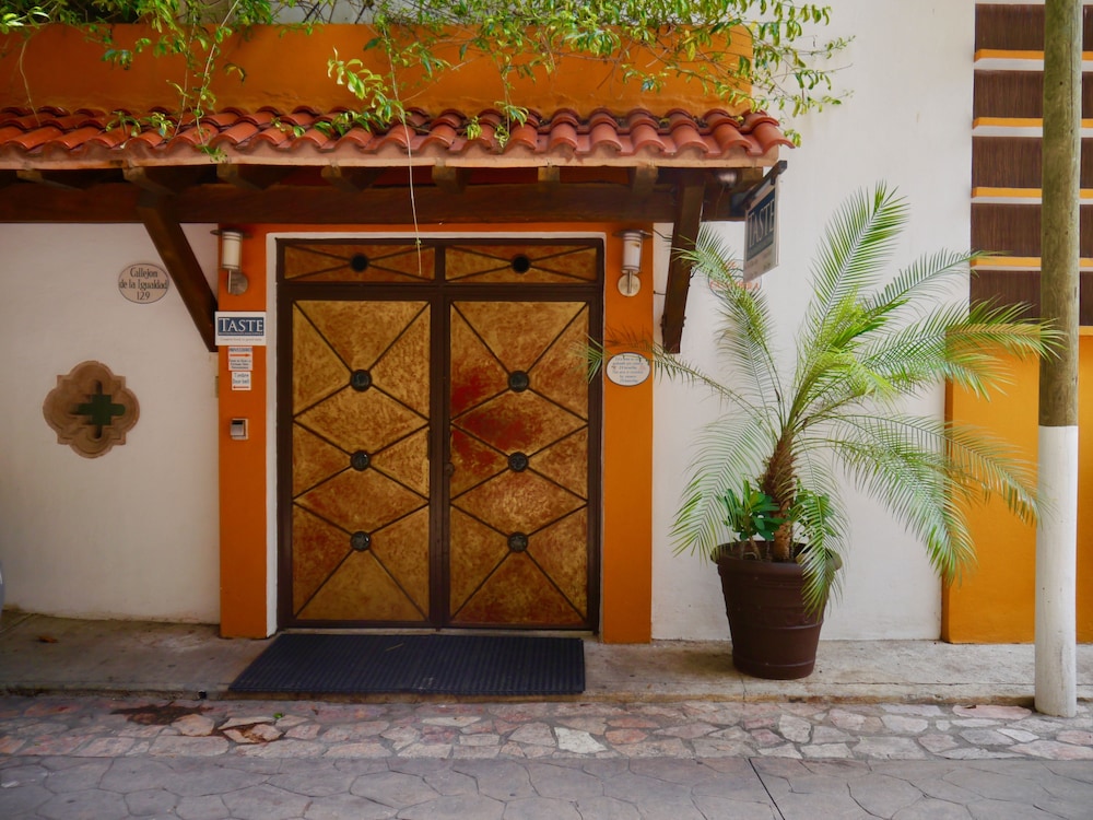 Casa Cupula 13/77