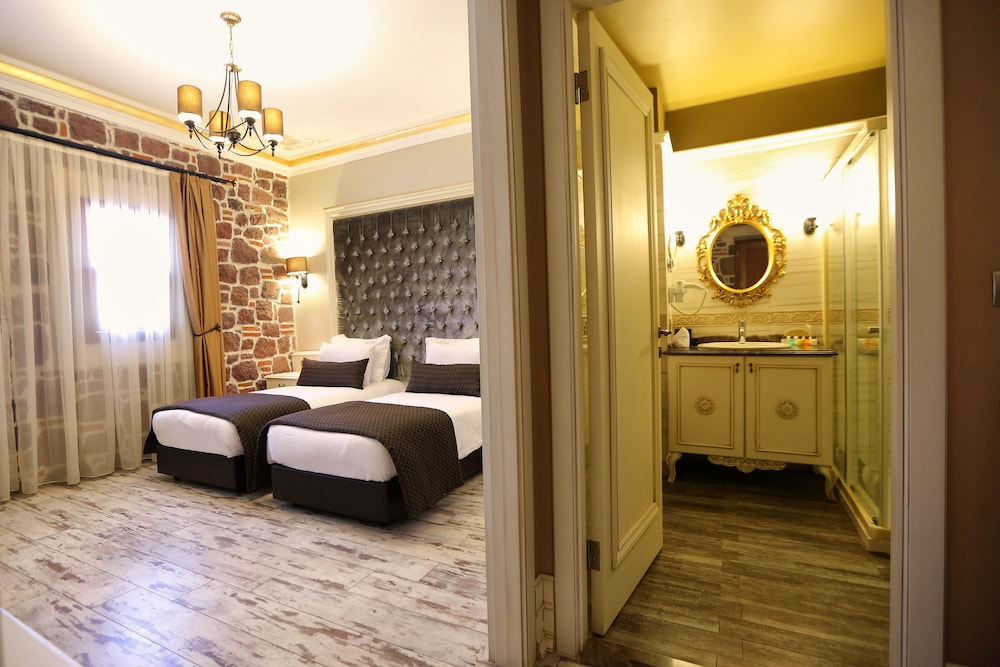 ROOM, TRIPLE