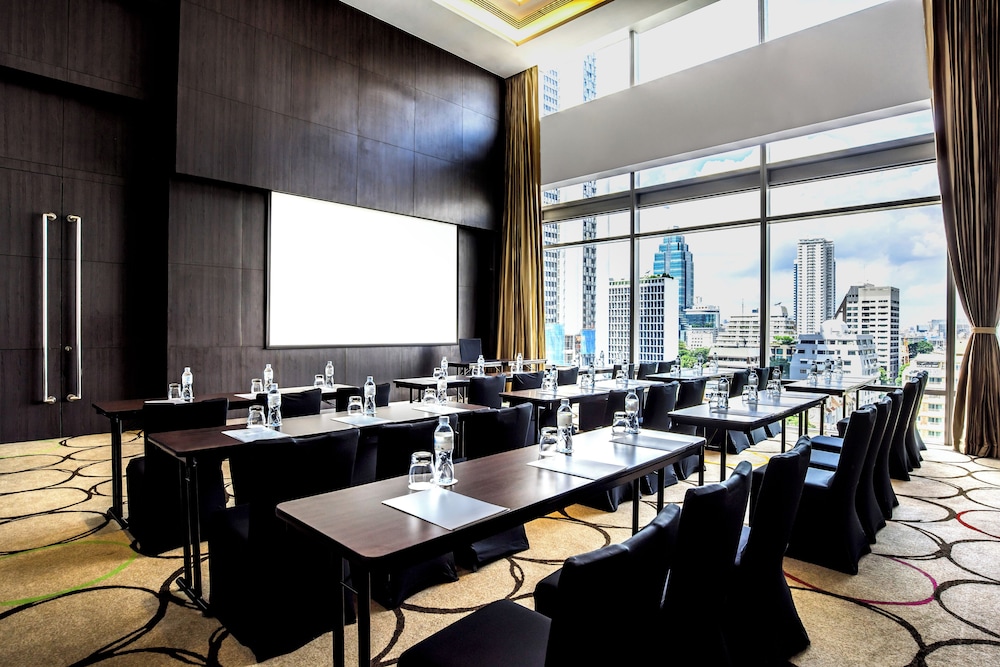 Four Points by Sheraton Ploenchit Bangkok 44/56
