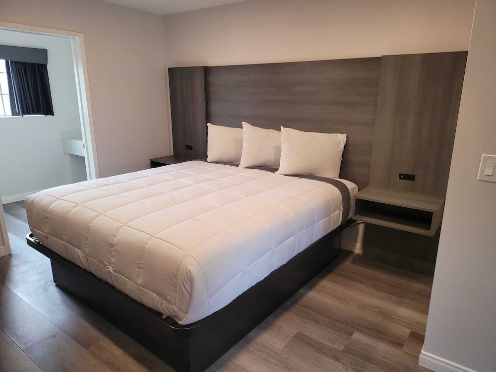 Five Star Inn West Covina 15/42