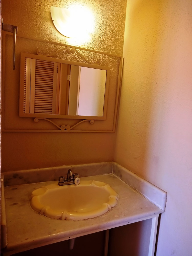 Los Jitos Hotel & Suites 33/56