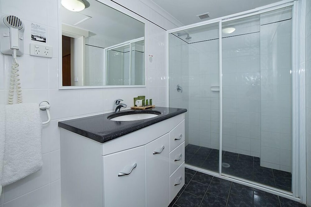 Townhouse Hotel 11/38