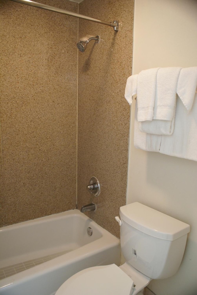 Colony Inn Buena Park 60/64