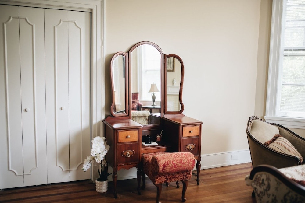 1912 Bed and Breakfast 43/59
