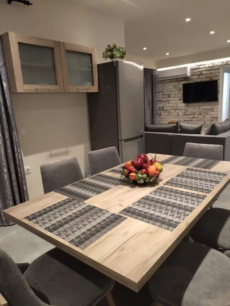 Aqua Luxury Suites 65/76