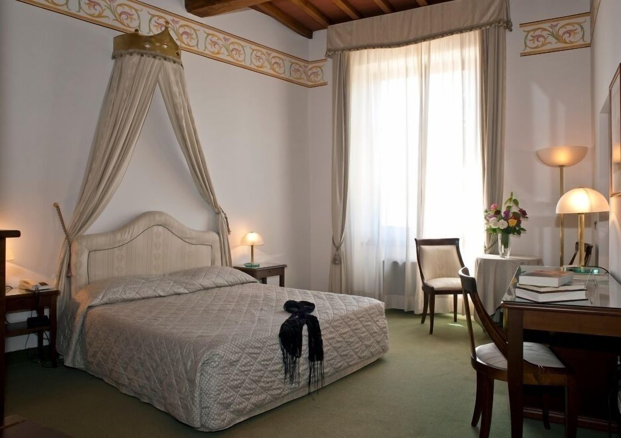 Superior, Queen Bed
