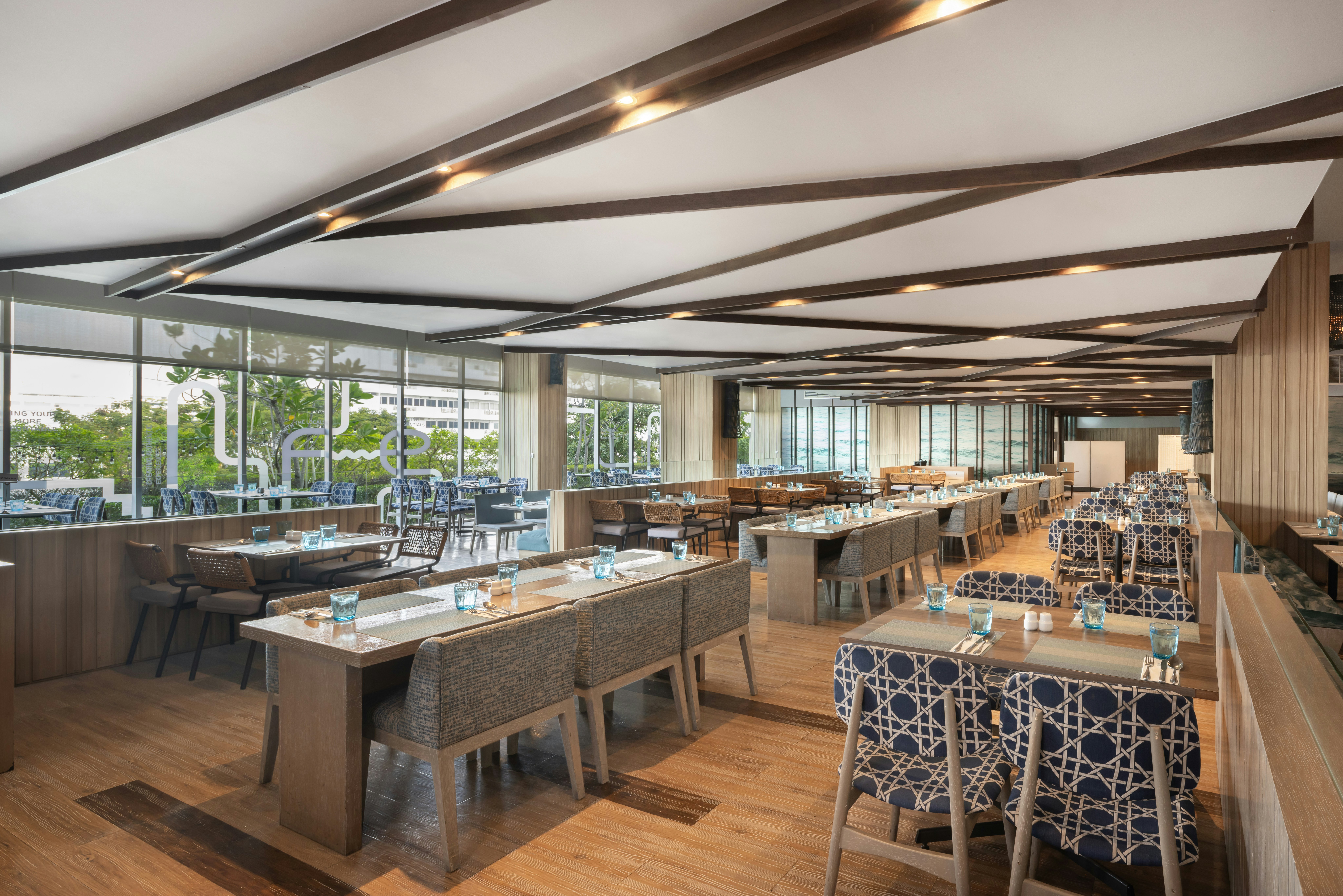 Centara Life Government Complex Hotel and Convention Centre Chaeng Watthana 51/77
