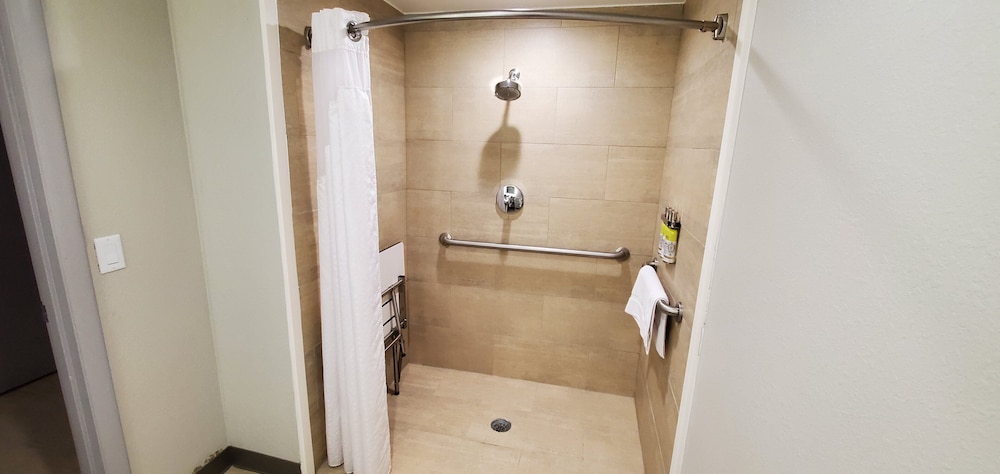 Holiday Inn Express Hotel And Suites Kinston 71/72