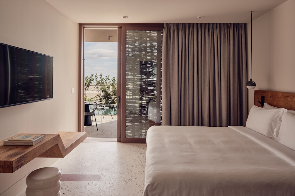 EUPHORIA, SUITE, PRIVATE POOL