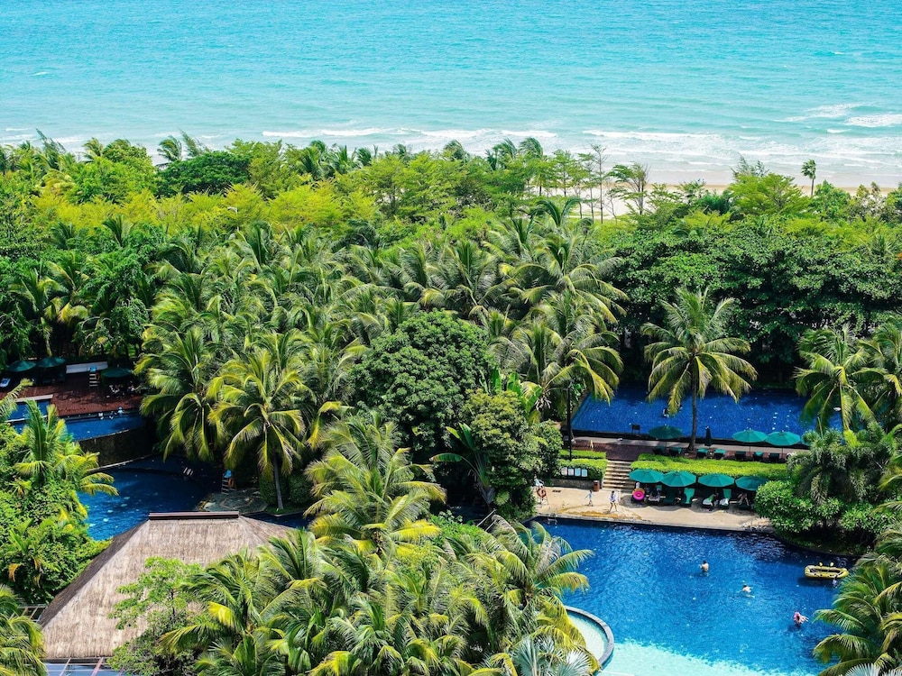 Pullman Oceanview Sanya Bay Resort and Spa 72/76