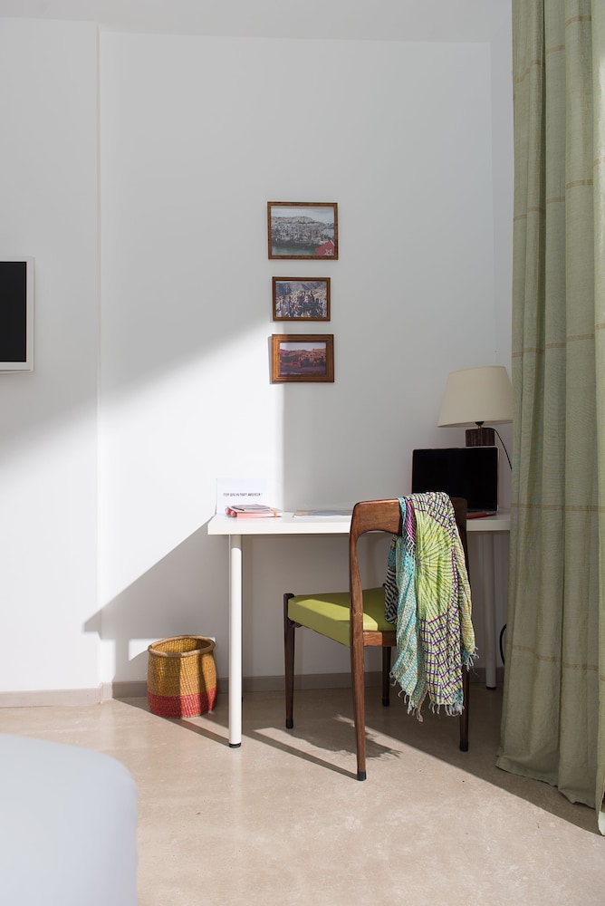 Hotel 96 32/50