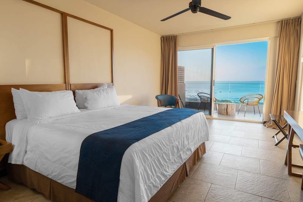 Concept, Premium, King Bed, Ocean View, Accessible