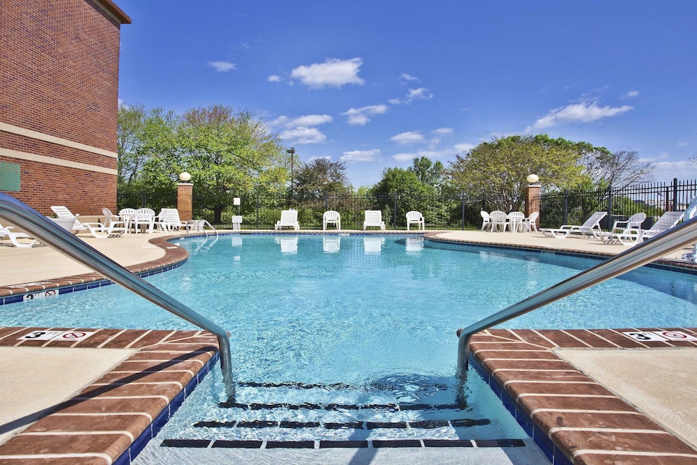 Baymont by Wyndham Knoxville/Cedar Bluff 4/59
