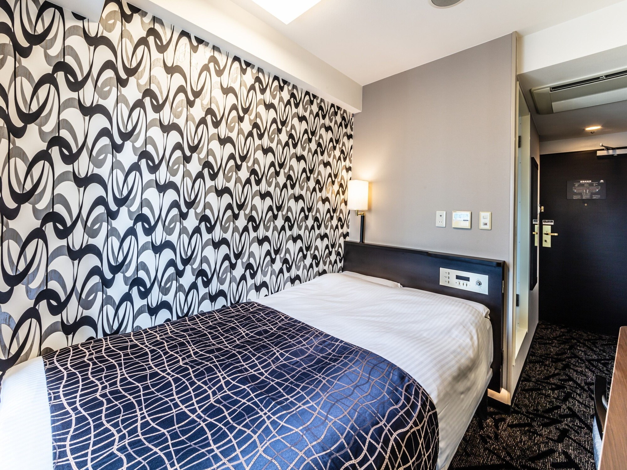 SEMI ROOM, SEMI DOUBLE BED