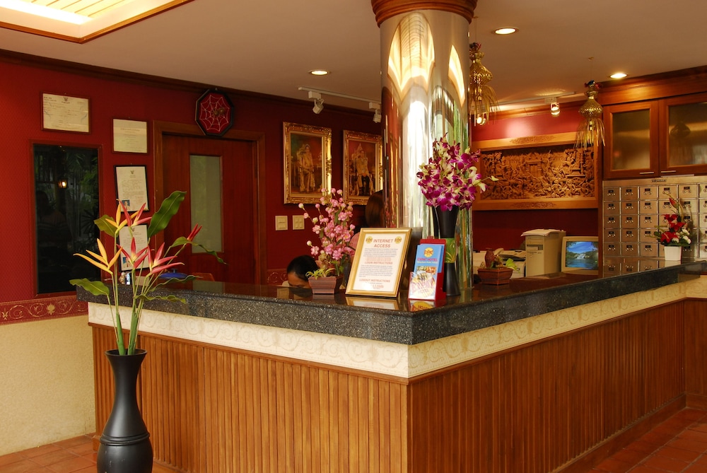 The Expat Hotel 7/50