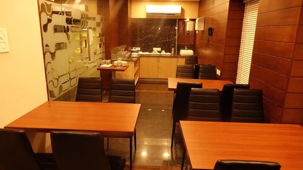 Fabhotel K-Sqaure Koyambedu 19/26