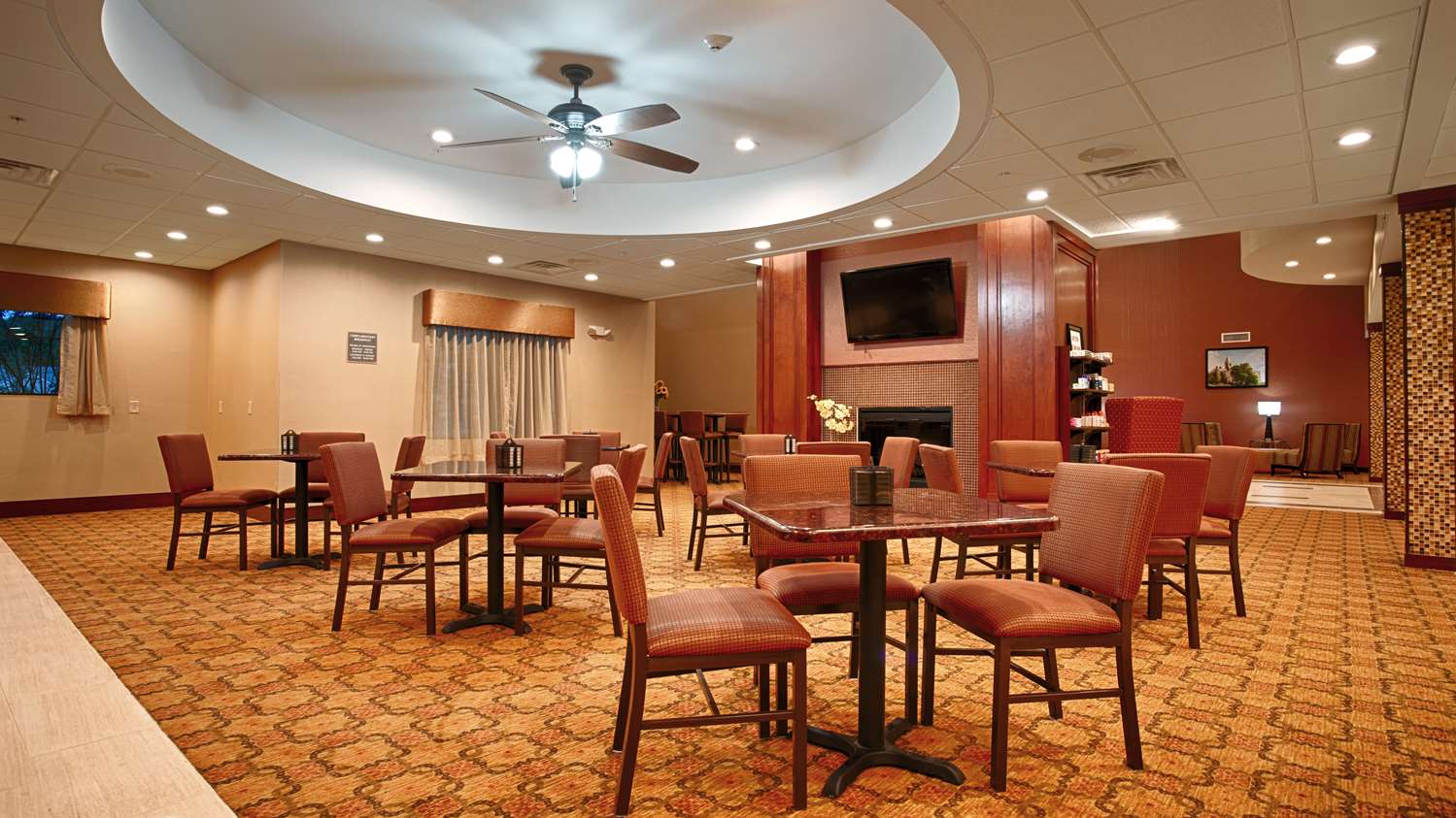 Best Western Plus Finger Lakes Inn & Suites 22/32