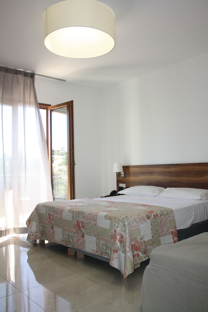 Morello Beach Hotel 18/50
