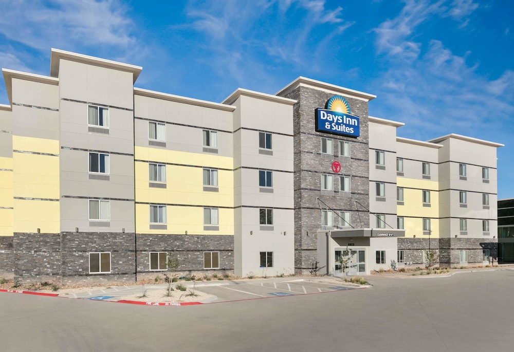 Days Inn & Suites by Wyndham Lubbock Medical Center 3/54