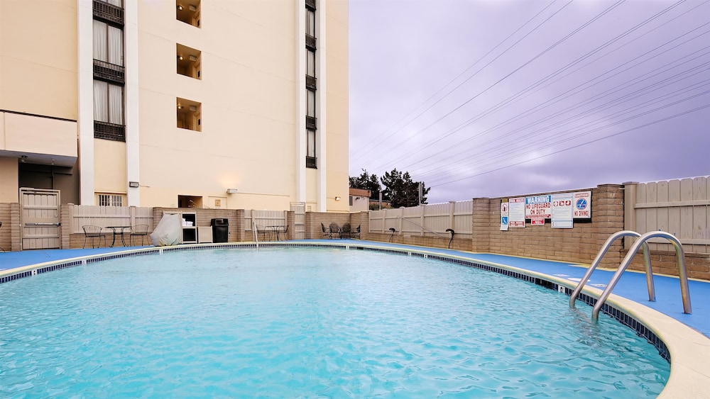 Best Western Plus Grosvenor Airport Hotel 3/48