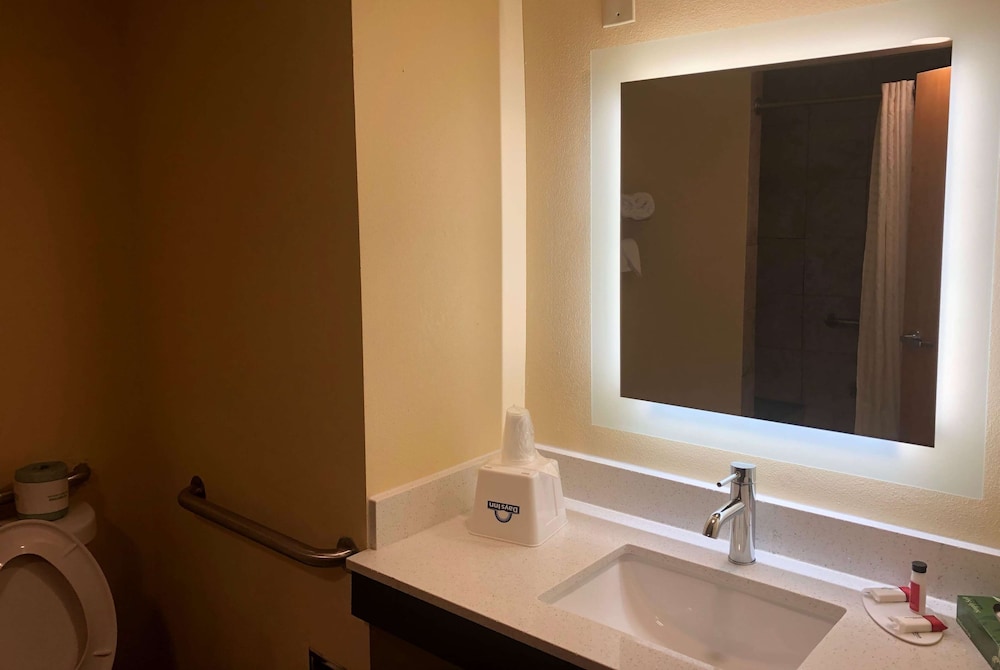 Days Inn By Wyndham Grove City Columbus South 25/27