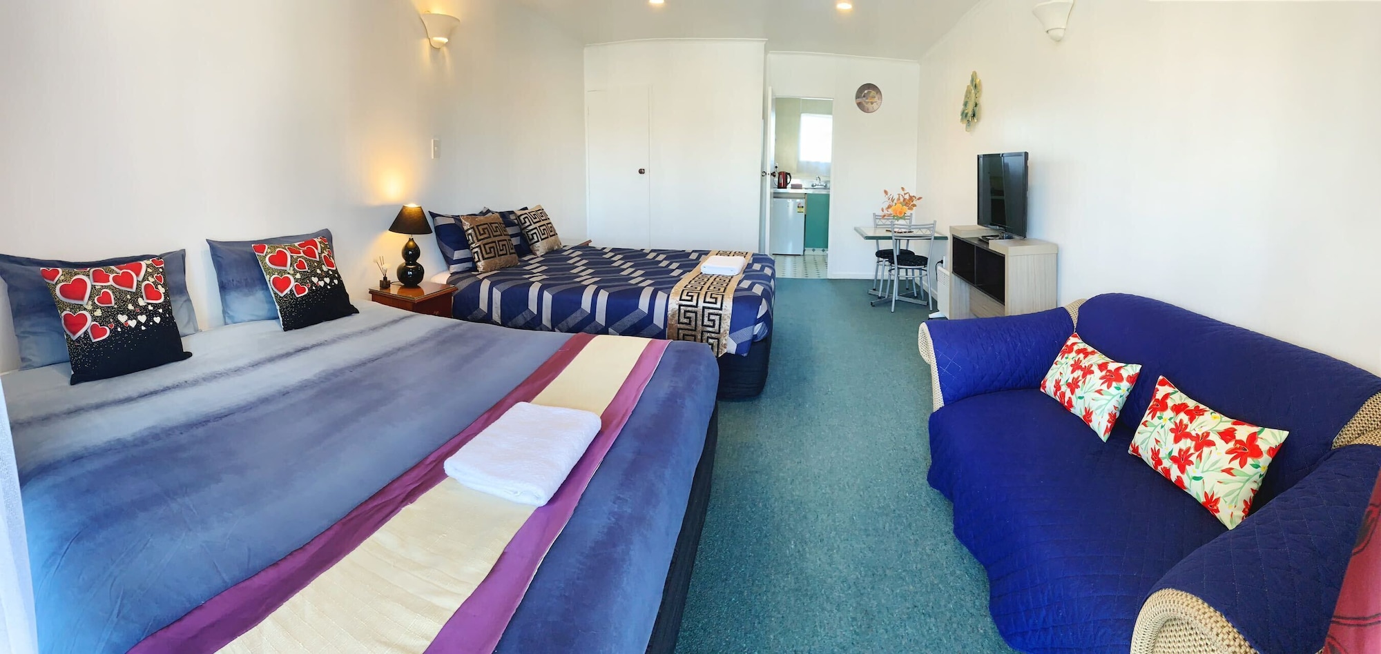 DELUXE, TWIN BEDS