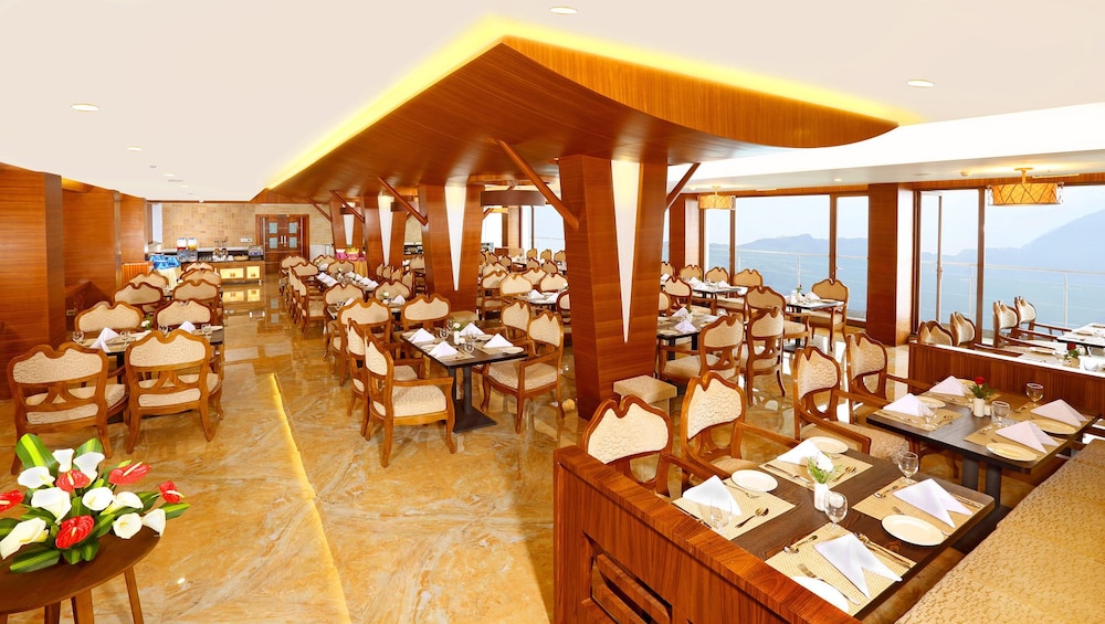 Amber Dale Luxury Hotel and Spa, Munnar (ex PLUM JUDY - THE LEISURE HOTEL) 41/50