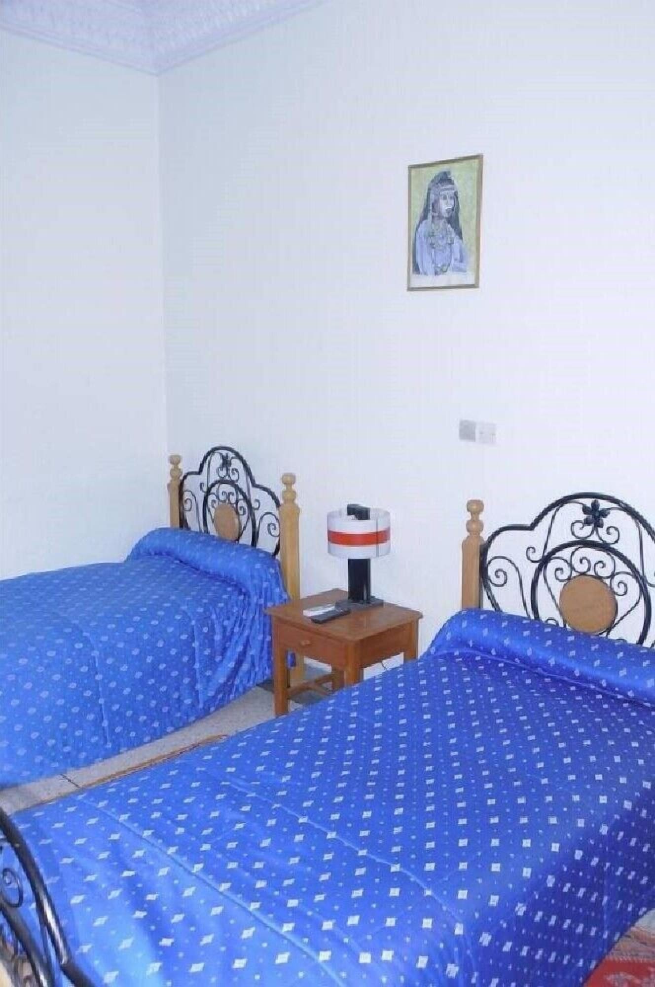 ROOM, TWIN BEDS
