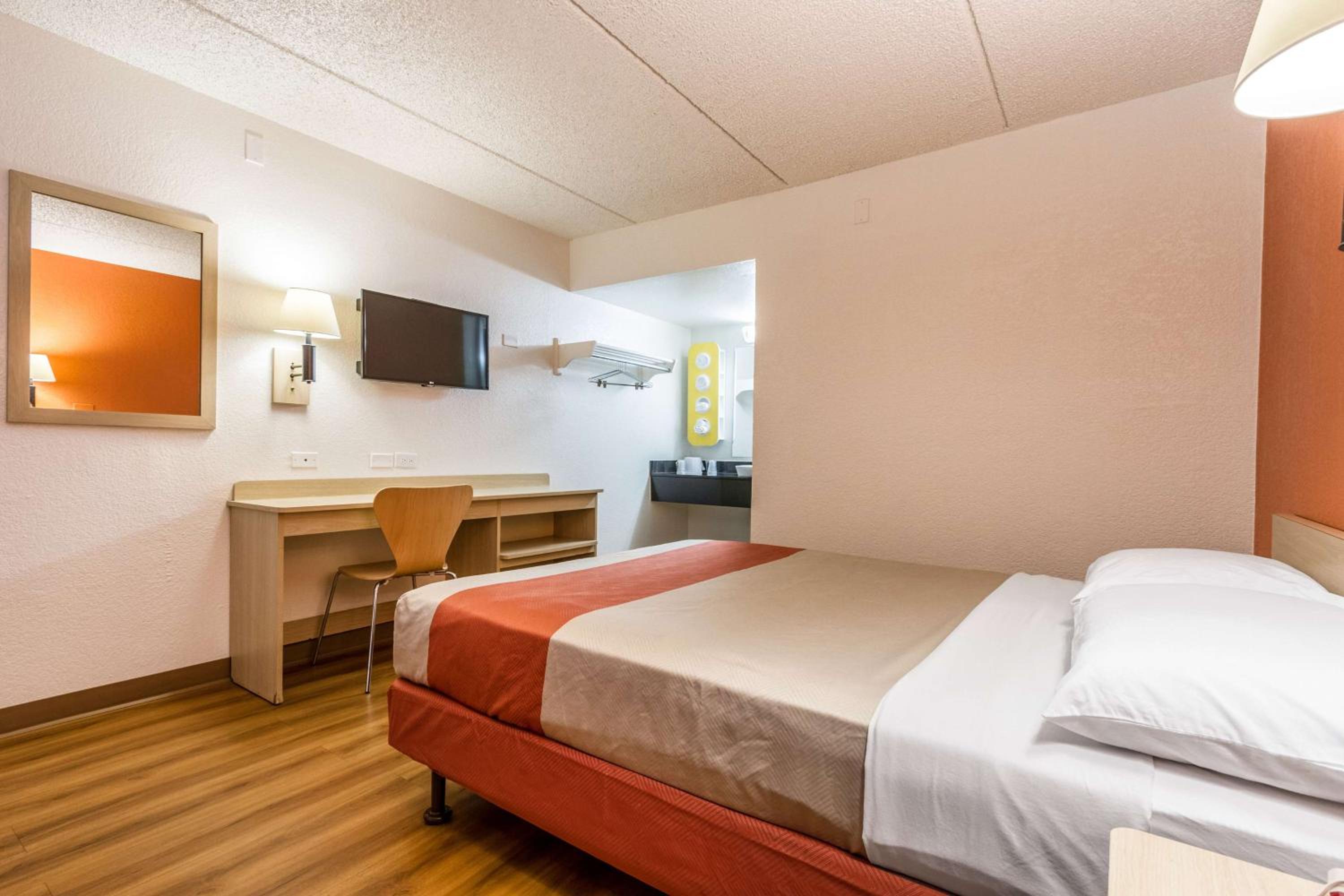 غرفة بسرير مزدوج لذوي الإعاقة، Motel6 Tempe, AZ – Phoenix Airport – Priest Dr 2/9