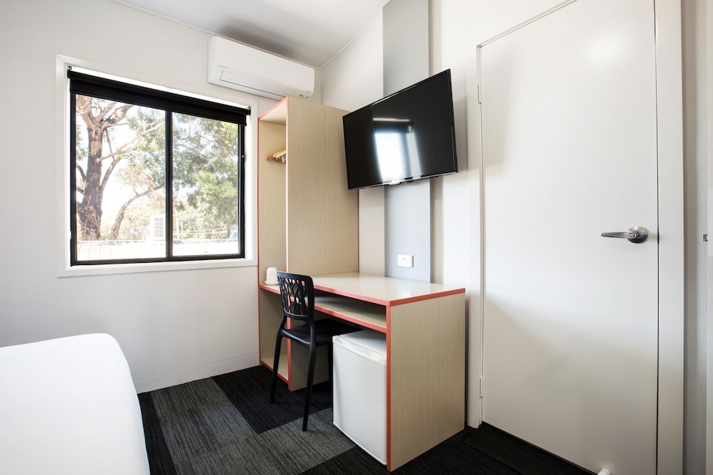 Villawood Hotel 29/29