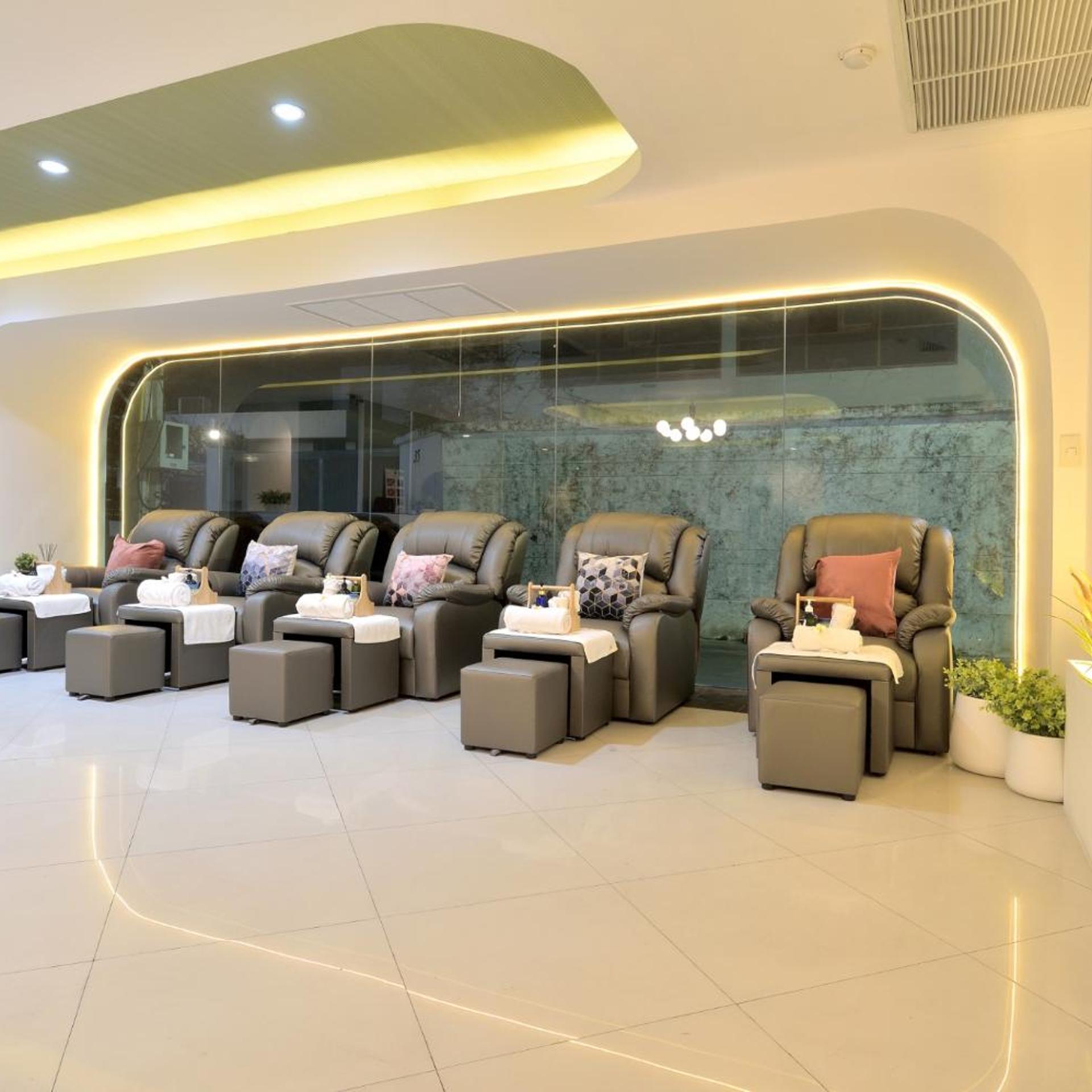Tori Crown Hotel 32/50