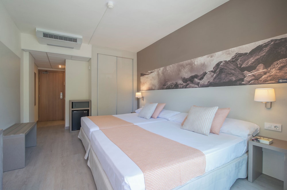 ROOM, SINGLE, DOUBLE BED