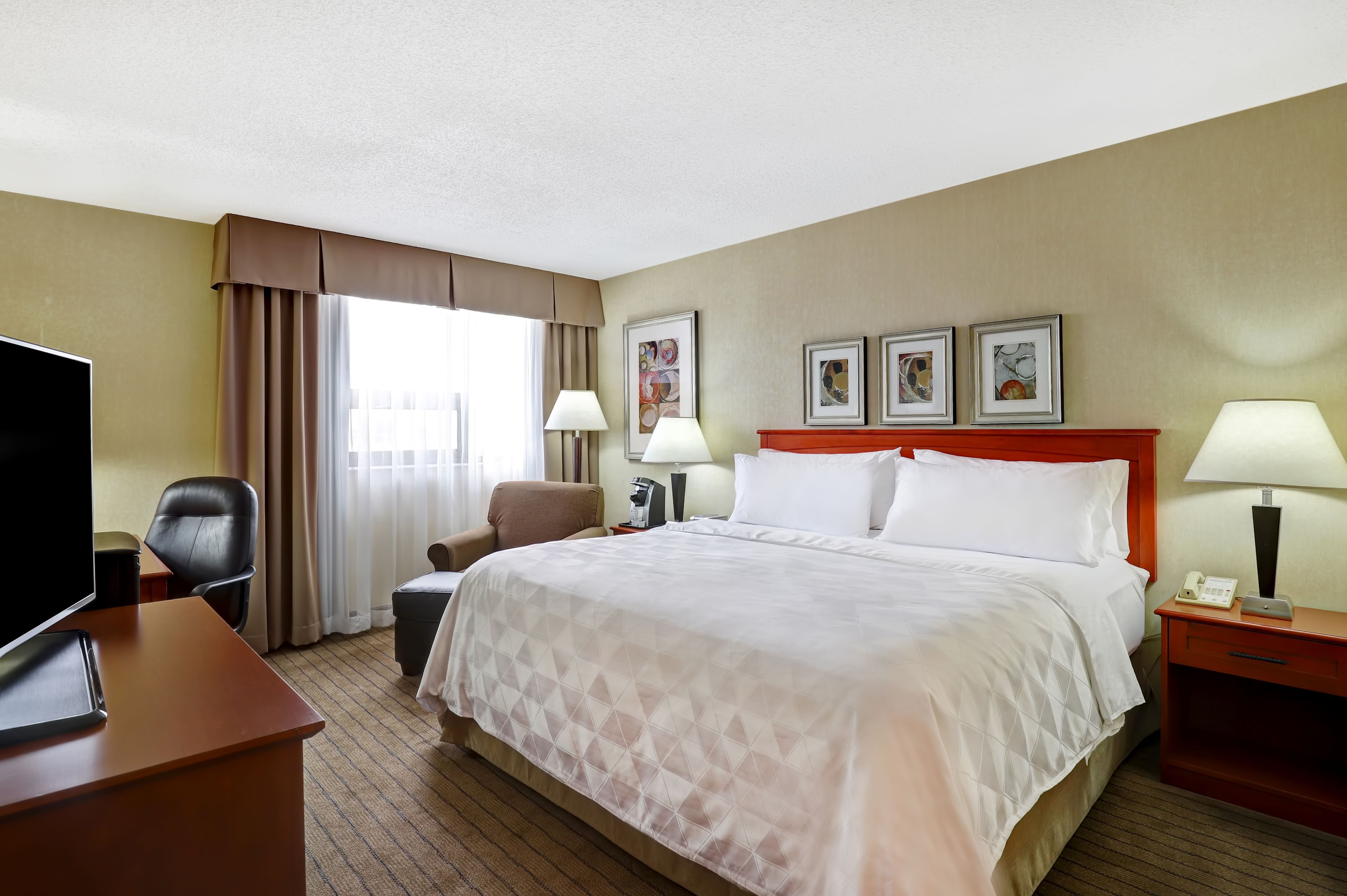 Holiday Inn Laval Montreal 24/80