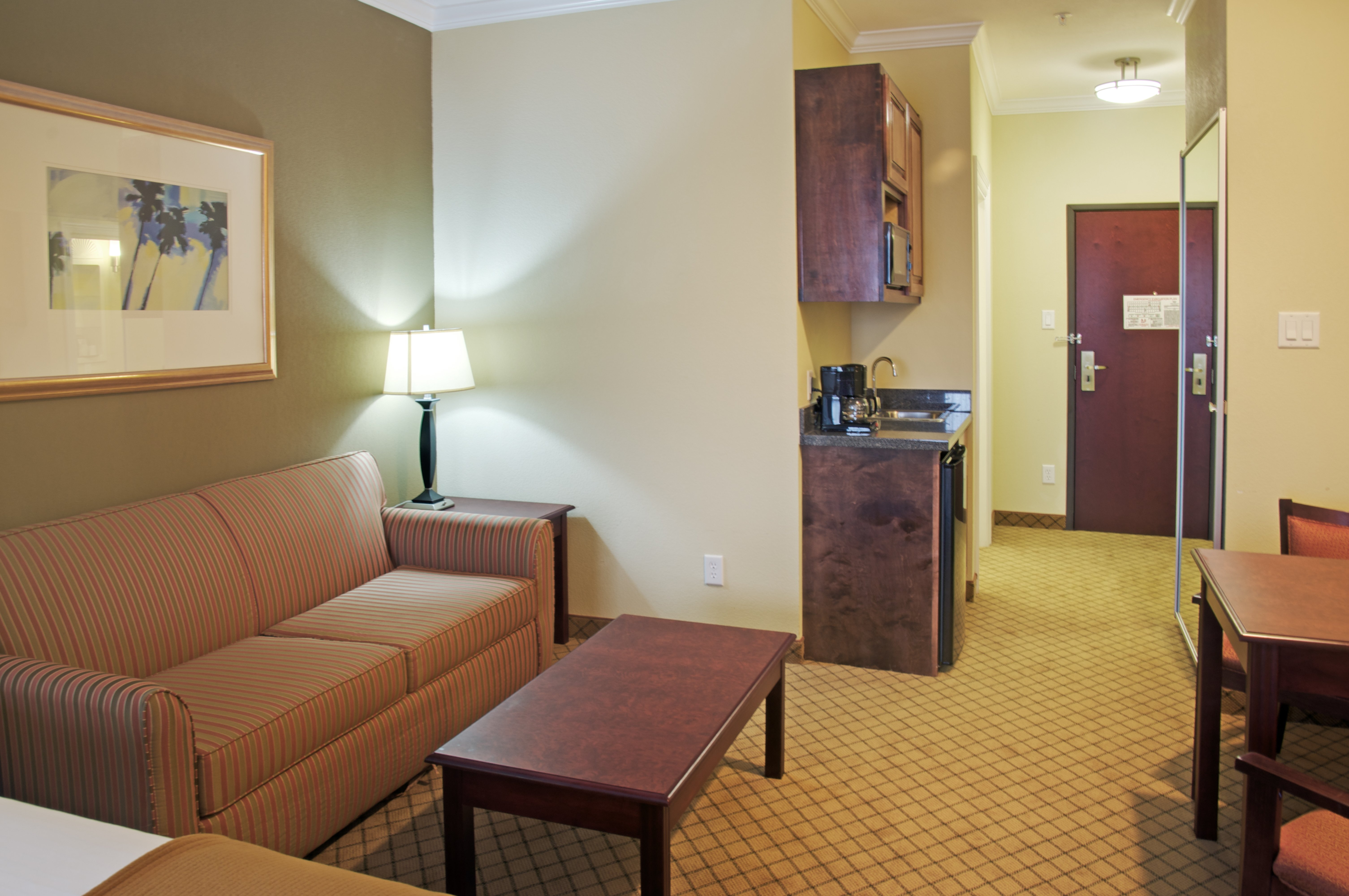 Holiday Inn Express Hotel & Suites Winnie 45/63