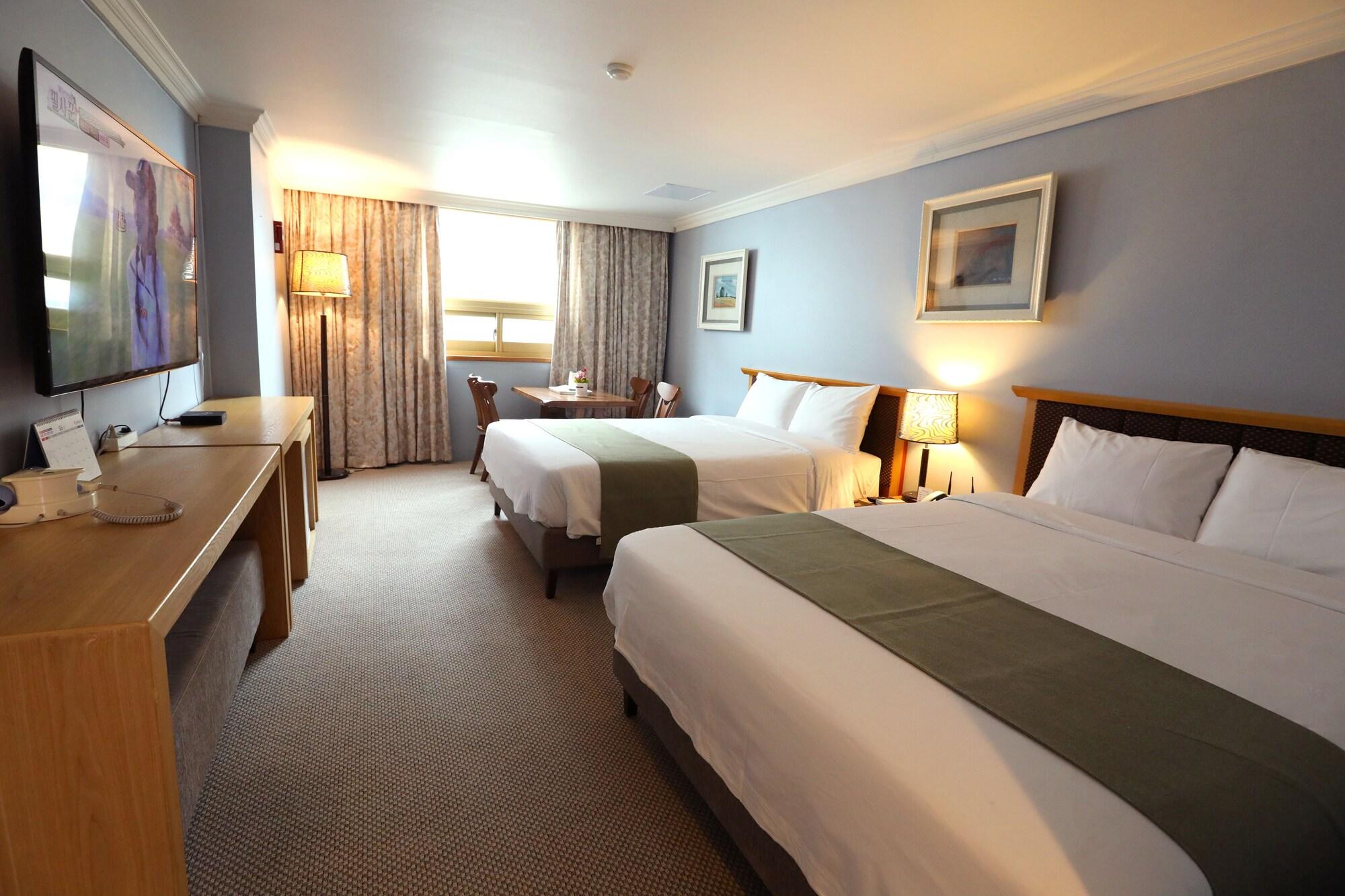Prime Tourist Hotel 26/56