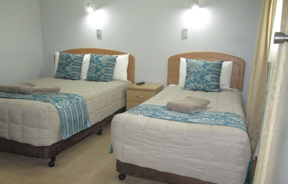 GOSFORD PALMS MOTOR INN 17/62