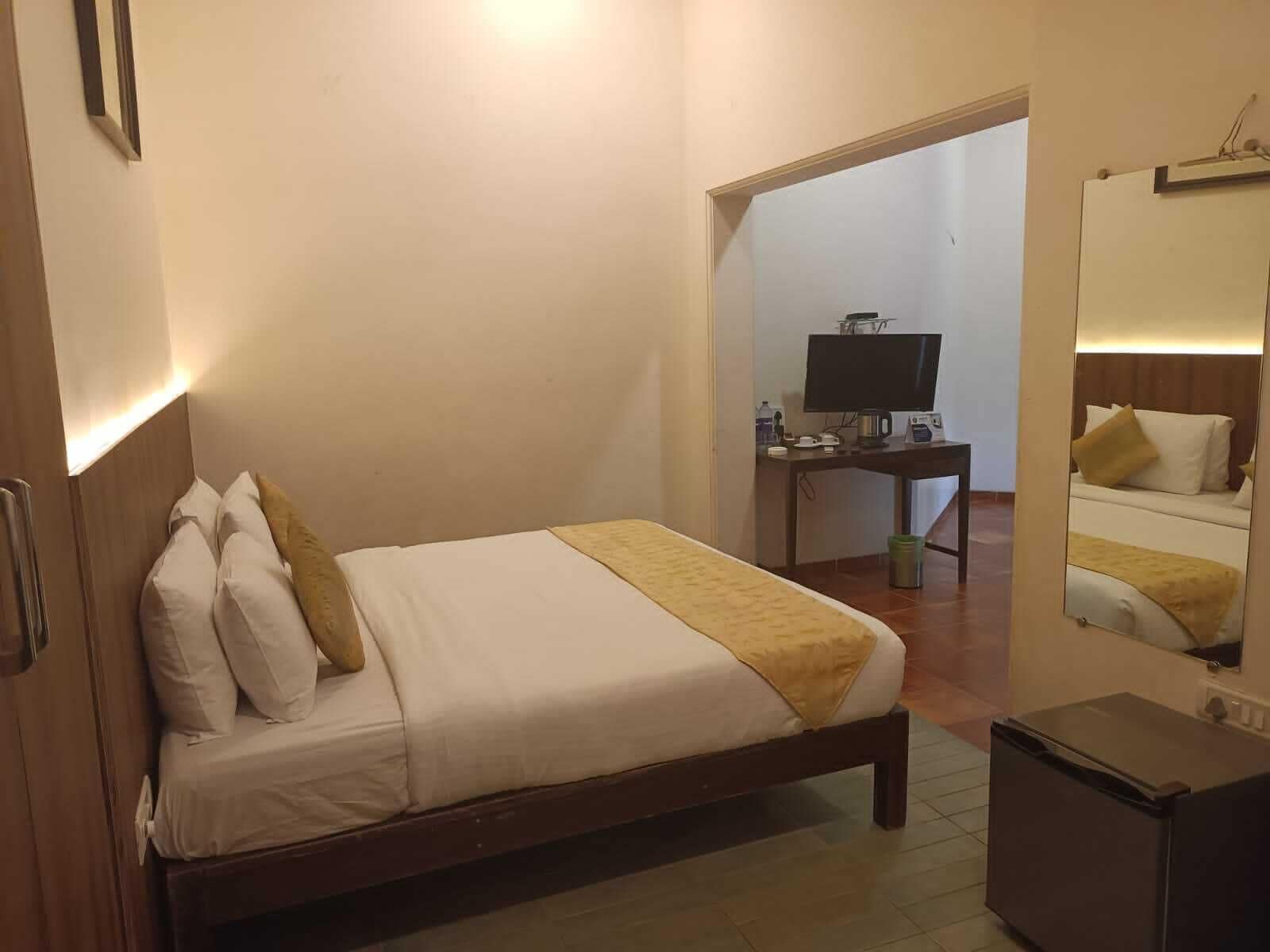 Vintage, Connecting, 2 King Beds, Zara's Resort 5/10