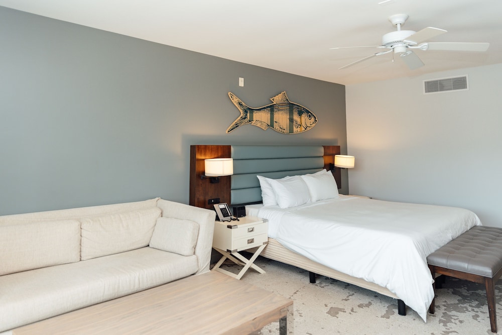 Lakehouse Hotel and Resort 38/100