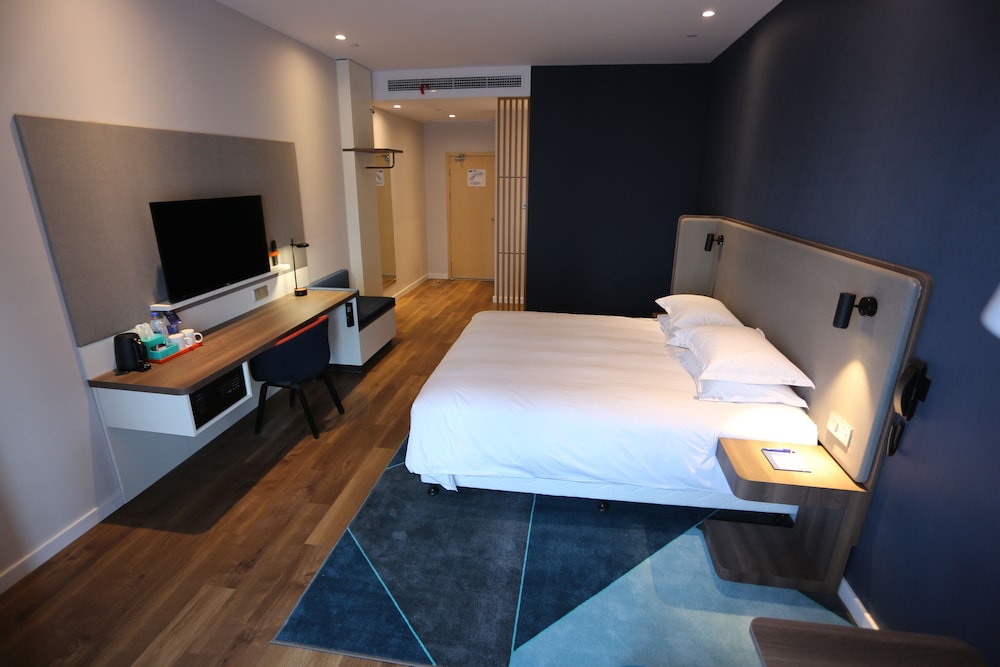 Holiday Inn Express Wuhan Optical Valley 18/63