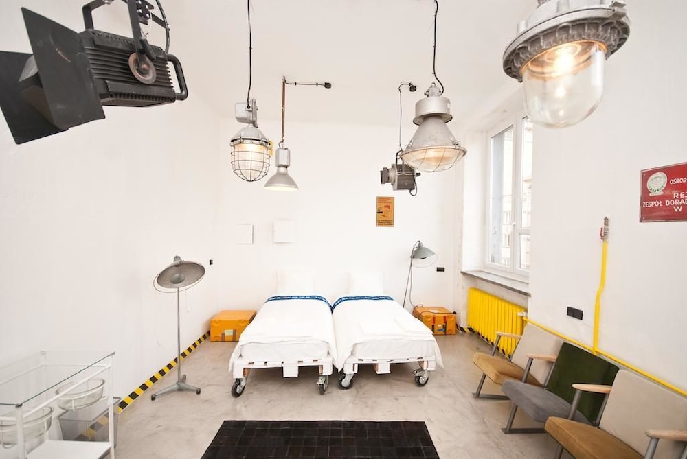 Lofthotel Przychodnia 10/22