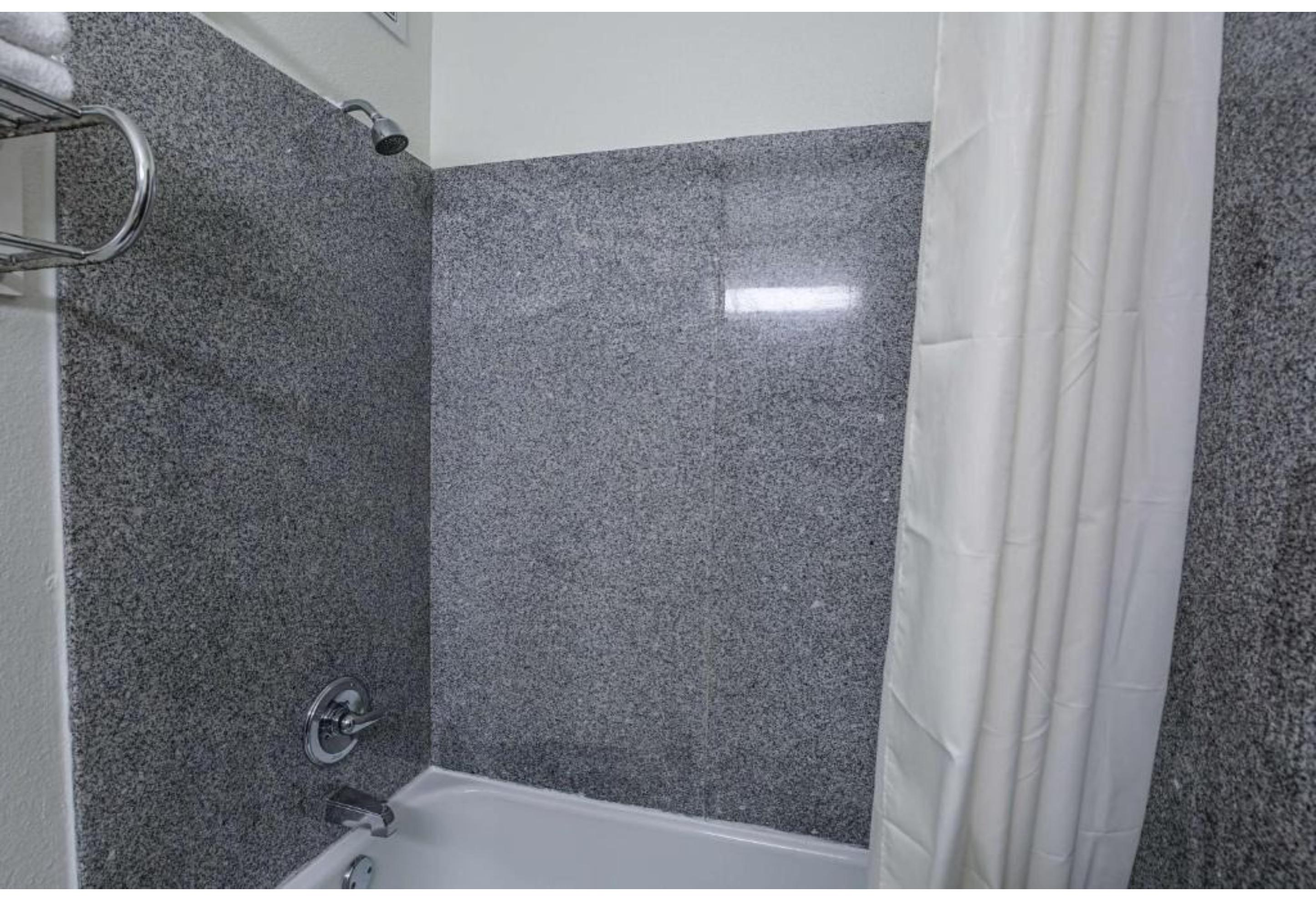 2 Queen Beds - Mobility Access Ri Shwr Nsmk، Motel6 Pasadena, TX 7/7
