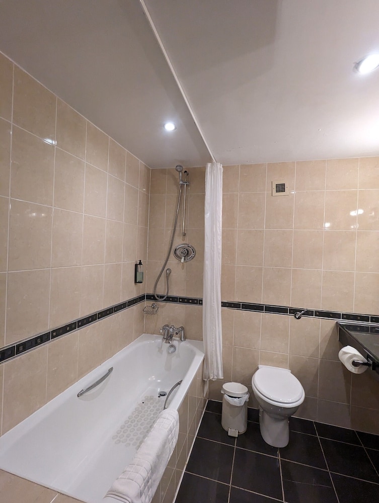 Marwell Hotel 60/60