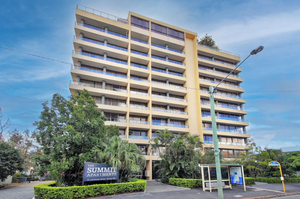 The Summit Apartments 60/67